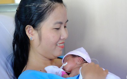Bị khuyên bỏ thai gấp vì nhiễm trùng nước ối, mẹ “trốn viện” đi tìm đường cứu đứa con trong bụng