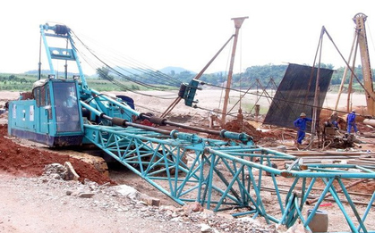 Sập cần cẩu ở Tuyên Quang, 2 người thiệt mạng