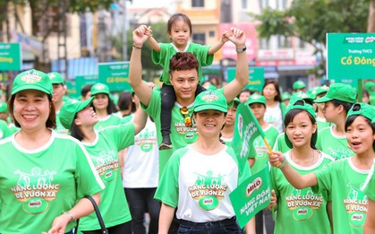 Cùng ngắm khoảnh khắc cha con diễn viên Hồng Đăng vui vẻ tại "Ngày hội đi bộ"