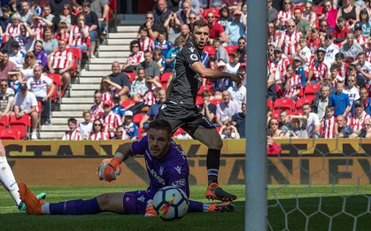Xác định đội bóng đầu tiên xuống hạng ở Premier League 2017/18
