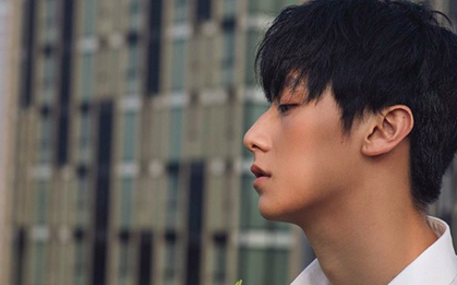 Rocker Nguyễn chơi sang đặt tên Instagram "Ác Nguyệt Đảm Phong", nhưng search Google toàn ra... kết quả thông tin phụ khoa?