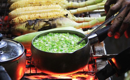 Sài Gòn mưa trắng trời, bỗng dưng thèm gì nhỉ?