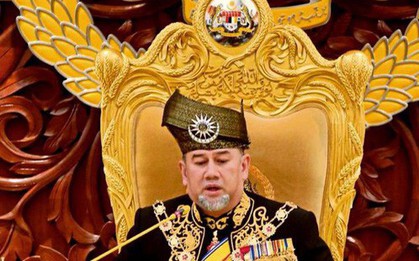 Vua Malaysia tự giảm "lương" giúp trả nợ quốc gia