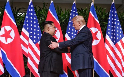 Chuyên gia ngôn ngữ cơ thể tiết lộ những điều bất ngờ trong cuộc gặp gỡ lịch sử giữa hai nhà lãnh đạo Trump và Kim