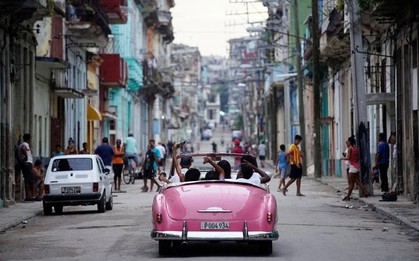 Ảnh: Vẻ đẹp hớp hồn của các xe ô tô cổ trên các góc phố nẻo đường Cuba