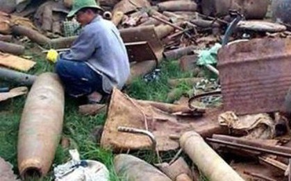 Cưa 11 quả bom, đến quả thứ 5 bom phát nổ khiến 1 người tử vong