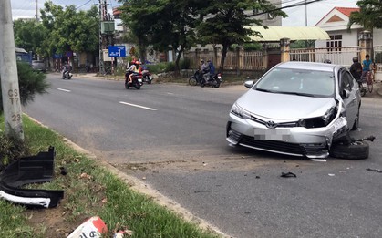 Buồn ngủ, 1 phụ nữ lái ô tô mới mua 2 tháng tông vào cột điện