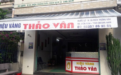 Quảng Nam: Nam thanh niên bịt mặt, dùng búa xông vào tiệm vàng cướp gần 150 triệu chỉ trong vòng vài giây