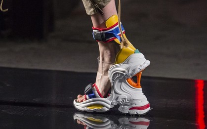 Hỏi nhanh: Đã bao giờ bạn được chiêm ngưỡng một đôi sneaker "dị dạng" thế này chưa?
