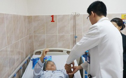 Bến Tre: Cụ bà 72 tuổi đau cột sống dữ dội, suýt liệt 2 chân vì khối u tủy rất hiếm gặp