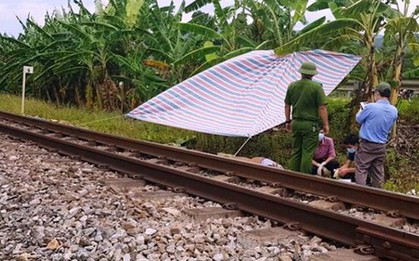 Kê đầu trên đường ray, nam thanh niên bị tàu cán tử vong