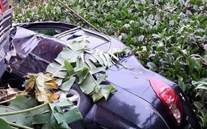 Tài xế tử vong trong ô tô lật dưới ao: Trước khi ngạt nước, nạn nhân đã gọi điện cho gia đình