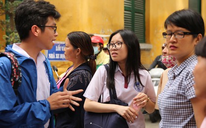 Kết thúc giờ thi 3 môn tổ hợp Khoa học Tự nhiên, thí sinh nhăn mặt kêu: Khó!