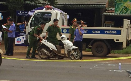 Chở con đi thi THPT quốc gia, mẹ bị ô tô tông nguy kịch