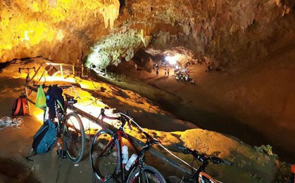 Nhân viên cứu hộ ngất xỉu khi tìm kiếm 13 người mất tích trong hang động ở Thái Lan