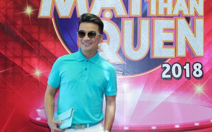 Đàm Vĩnh Hưng xuất hiện với 2 chân bị thương, lên tiếng về việc thay thế Hoài Linh ở "Gương mặt thân quen"