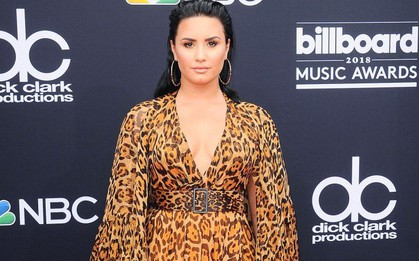 Demi Lovato bị tố có hành vi tấn công tình dục khi thuê người sàm sỡ vùng kín nam vệ sĩ