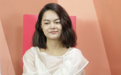 Phạm Quỳnh Anh khóc khi xem lại loạt MV 10 năm trước, lần đầu hát live ca khúc mới
