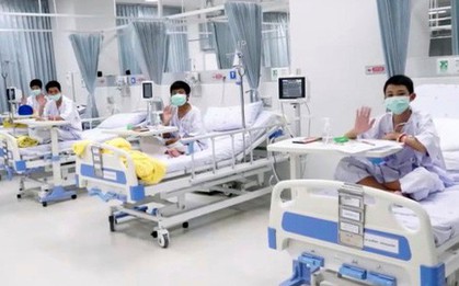 Đội bóng mắc kẹt quay video cảm ơn lực lượng cứu hộ