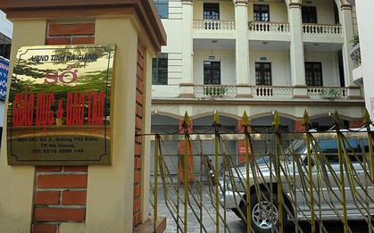 Vụ điểm thi cao bất thường: Phụ huynh bất bình, thí sinh bật khóc