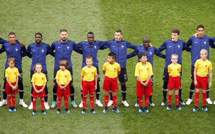 Cậu bé Việt Nam được Kante dắt ra sân trong trận chung kết World Cup