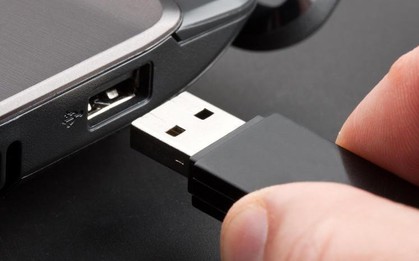 Rút USB đột ngột khỏi máy tính khi đang dùng dở có bị hỏng, mất dữ liệu hay không?