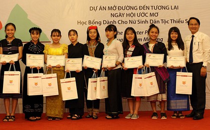 Trao học bổng “khủng” cho 50 nữ sinh dân tộc thiểu số có thành tích học tập xuất sắc
