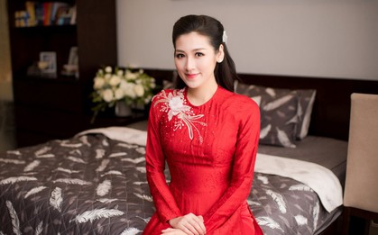Cô dâu Tú Anh mặc áo dài đỏ, xinh đẹp rạng rỡ trước giờ tổ chức hôn lễ tại Hà Nội