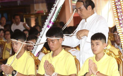 Phỏng vấn thành viên đội bóng nhí Thái Lan bất chấp cảnh báo, phóng viên đối mặt án phạt nặng