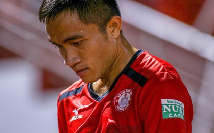 Sầm Ngọc Đức đá "triệt hạ" rồi khóc lóc, ăn năn