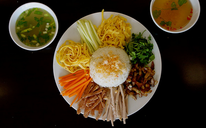 Xứ Huế mộng mơ mà lại có món ăn nghe tên cực "chất": cơm âm phủ