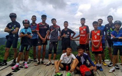 Vụ đội bóng mắc kẹt: May mà các em không bước xuống dòng nước xiết