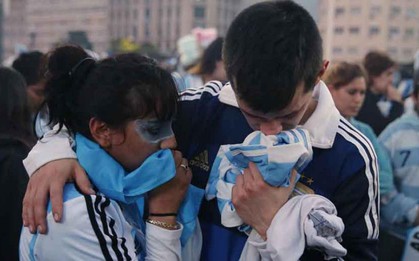 Người hâm mộ treo cổ tự tử sau khi đội tuyển Argentina bị loại khỏi World Cup