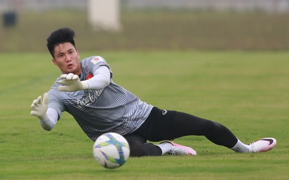 Nỗ lực của "Hoàng thượng" U23 Việt Nam khiến Bùi Tiến Dũng ngạc nhiên
