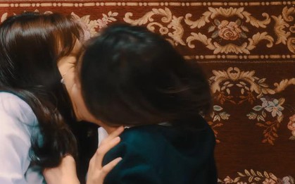 MV Kpop mạnh dạn khai thác chủ đề đồng tính nữ với cảnh khoá môi táo bạo