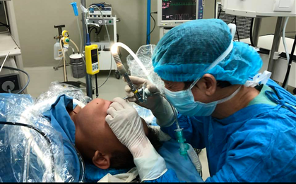 Kinh hoàng con đỉa sống hơn 1 tháng trong cổ họng bé trai 11 tuổi