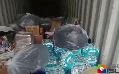 Núi đồ ăn cứu trợ siêu bão thối rữa trong bãi xe sau 11 tháng