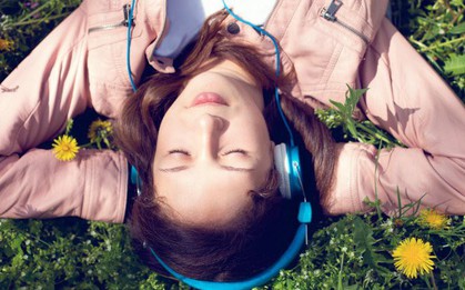 Nghe bài giảng khi ngủ có giúp bạn học thêm được điều gì không? Đáp án đây rồi nhé