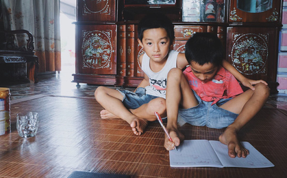 Chuyện về cậu bé không tay và người anh sinh đôi luôn kề cận: "Trong đội bóng nhí, em con chạy nhanh lắm nhưng con phải kèm vì sợ em ngã..."
