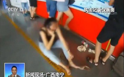 Trung Quốc: Mua vé máy bay nhầm ngày, nữ hành khách nói dối có bom để ngăn chuyến bay cất cánh