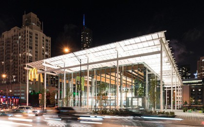 Tưởng gì, lại cửa hàng Apple Store mới à? Nhầm to, đây là cửa hàng đồ ăn nhanh McDonald's mới mở...