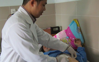 Suýt thủng dạ dày, sốc nhiễm trùng do nuốt xương cá ngát