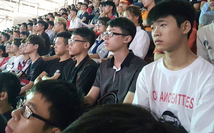 Những gương mặt thất thần khi Việt Nam thua 3-1 trước Hàn Quốc của người hâm mộ tại các trường Đại học