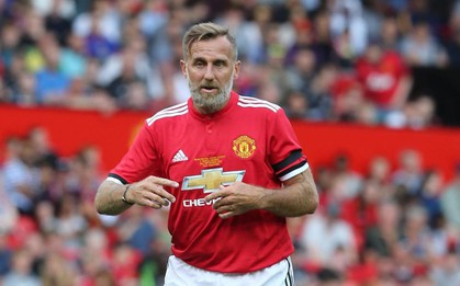 Nuôi râu dài, cựu danh thủ Man Utd viêm nhiễm vì ve núp trong râu và cắn
