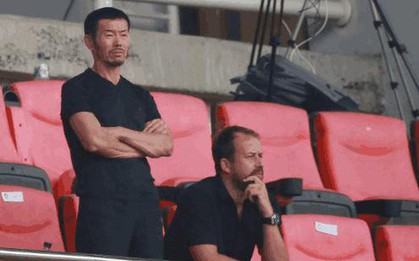 Bố của Son Heung-min căng thẳng, đứng ngồi không yên khi xem con trai đấu U23 Việt Nam