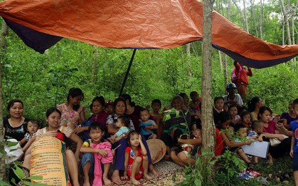 Nghệ An: Tin đồn thất thiệt thuỷ điện Bản Vẽ bị vỡ, hàng trăm người dân nháo nhào chạy lên núi tránh lũ