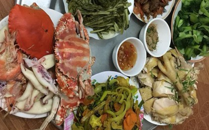 Nàng dâu trẻ hỏi mâm cơm 600k đầy hải sản, thịt gà là đắt hay rẻ, nhưng hội chị em lại chú ý nhiều hơn đến cách bày biện