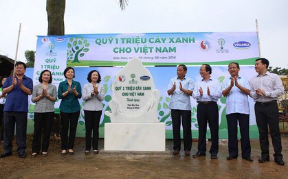 Phát huy đạo lý “Uống nước nhớ nguồn” – Vinamilk trồng 100.000 cây xanh tại Bắc Kạn