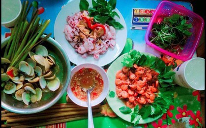 Khoe mâm cơm 30k đầy ắp mực tôm, hội chị em nghi ngờ chém gió, cô gái giải thích xong ai cũng bảo số hưởng