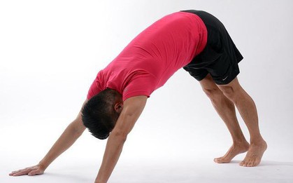Ai cũng làm cái việc xấu hổ này cả chục lần mỗi ngày và nhiều người tin là có thể giúp giảm cân nhưng thực tế lại "ngã ngửa"
